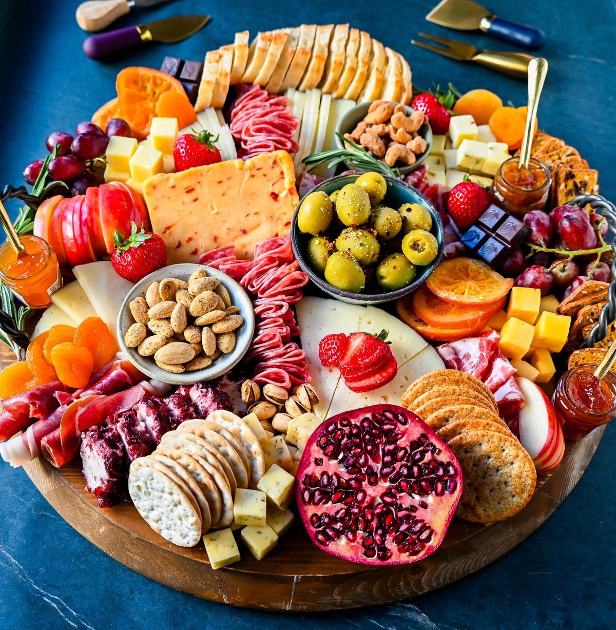 https://www.modernhoney.com/wp-content/uploads/2023/11/Best-Charcuterie-Board-20-scaled.jpg