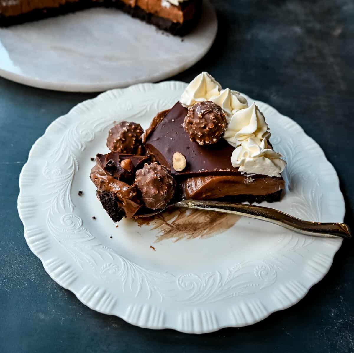 Easy No-Bake Chocolate Nutella Cream Pie with an Oreo cookie crust. This creamy Nutella pie is so decadent and delicious!