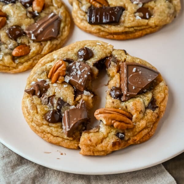 Browned Butter Pecan Chocolate Chunk Cookies. hese rich, buttery browned butter pecan cookies with chocolate chunks are the perfect soft, chewy, and nutty cookie. The browned butter is the star ingredient!