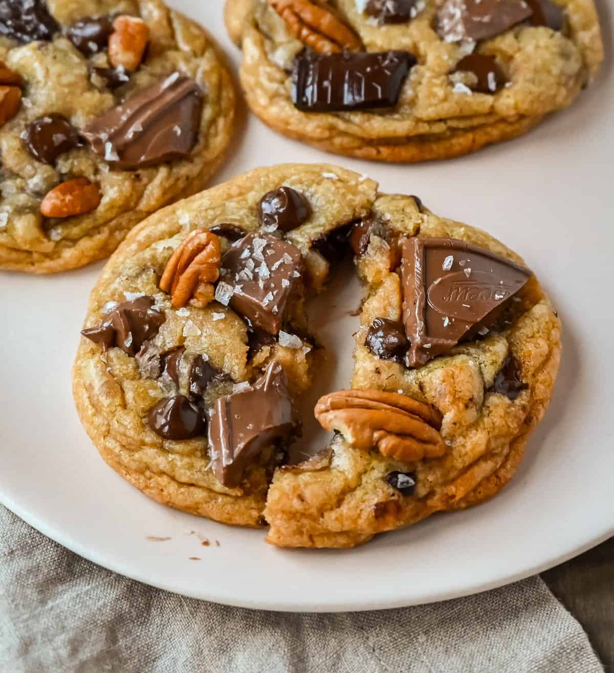 Browned Butter Pecan Chocolate Chunk Cookies. hese rich, buttery browned butter pecan cookies with chocolate chunks are the perfect soft, chewy, and nutty cookie. The browned butter is the star ingredient!