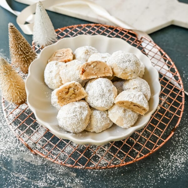 Mexican Wedding Cookies (Snowball Cookies). These buttery, nutty, Mexican wedding cookies are so easy to make and call for only 5 ingredients. These melt-in-your-mouth cookies are perfect to make during the holidays and everyone loves them. The perfect Christmas cookie recipe. A festive Christmas cookie.