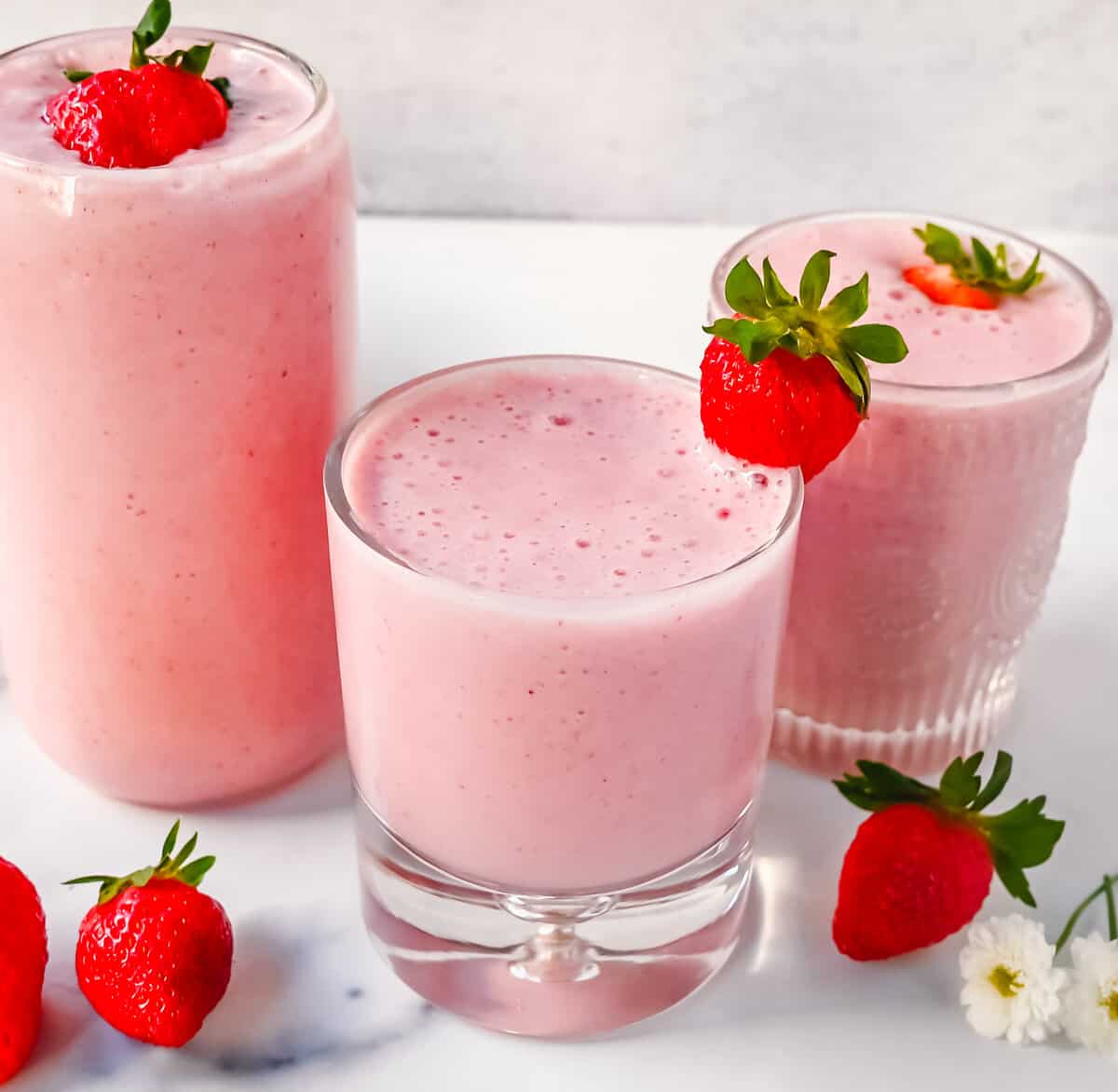 Strawberry Banana Smoothie Recipe. This easy, creamy, refreshing 4-ingredient Strawberry Banana Smoothie is made with strawberries, banana, milk, and a touch of honey and is such a healthy breakfast to start your day.