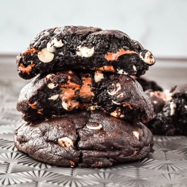 This Levain Bakery Black and White Cookie is a soft, thick, and chewy dark chocolate cookie with white chocolate and milk chocolate chips. It is a bakery-style triple chocolate chip cookie recipe for chocolate lovers!