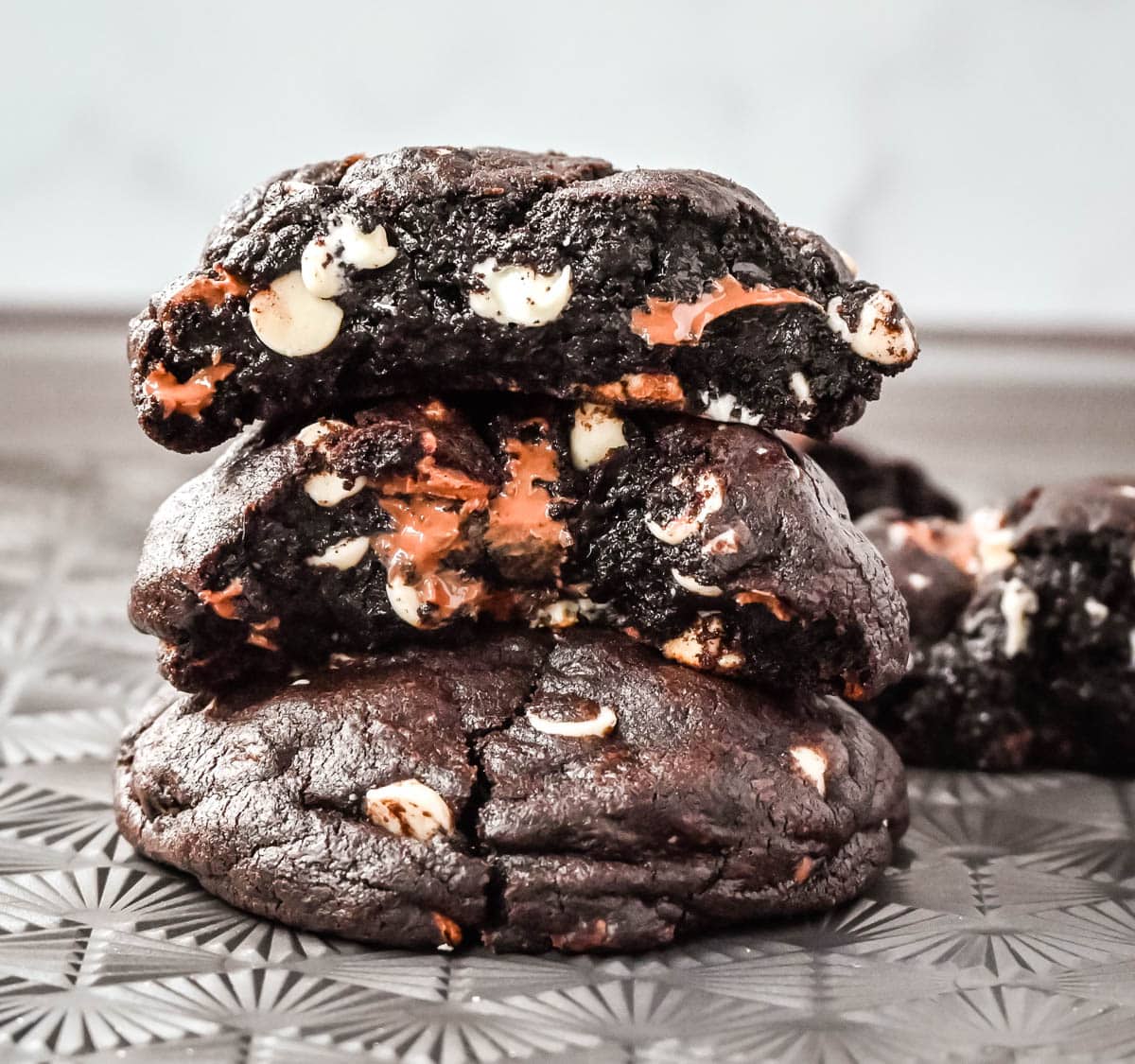 This Levain Bakery Black and White Cookie is a soft, thick, and chewy dark chocolate cookie with white chocolate and milk chocolate chips. It is a bakery-style triple chocolate chip cookie recipe for chocolate lovers!