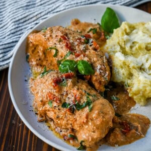 Crockpot Marry Me Chicken is a deliciously rich and creamy dish that is bursting with flavor. This slow cooker Marry Me Chicken is made with tender chicken simmers in a sauce made with garlic, sun-dried tomatoes, and Parmesan, creating a savory blend of tangy, herby, and cheesy goodness. The creamy sauce, with hints of sweetness from the sun-dried tomatoes and a touch of spice, coats every bite, making it irresistible.