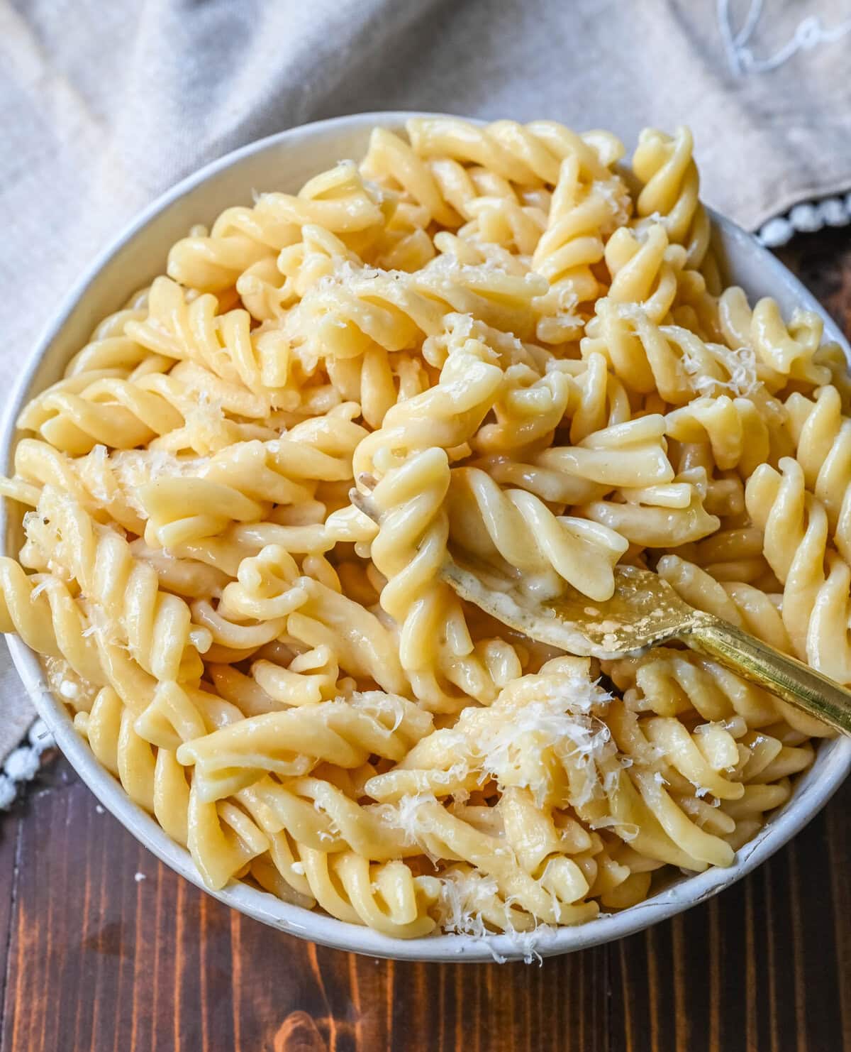 World's Best Buttered Noodles Ingredients. These buttered noodles are the easiest comfort food ever made with tender pasta, butter, and parmesan cheese. You only need 3 ingredients to make this butter parmesan pasta (also known as Burro e Parmigiano). 