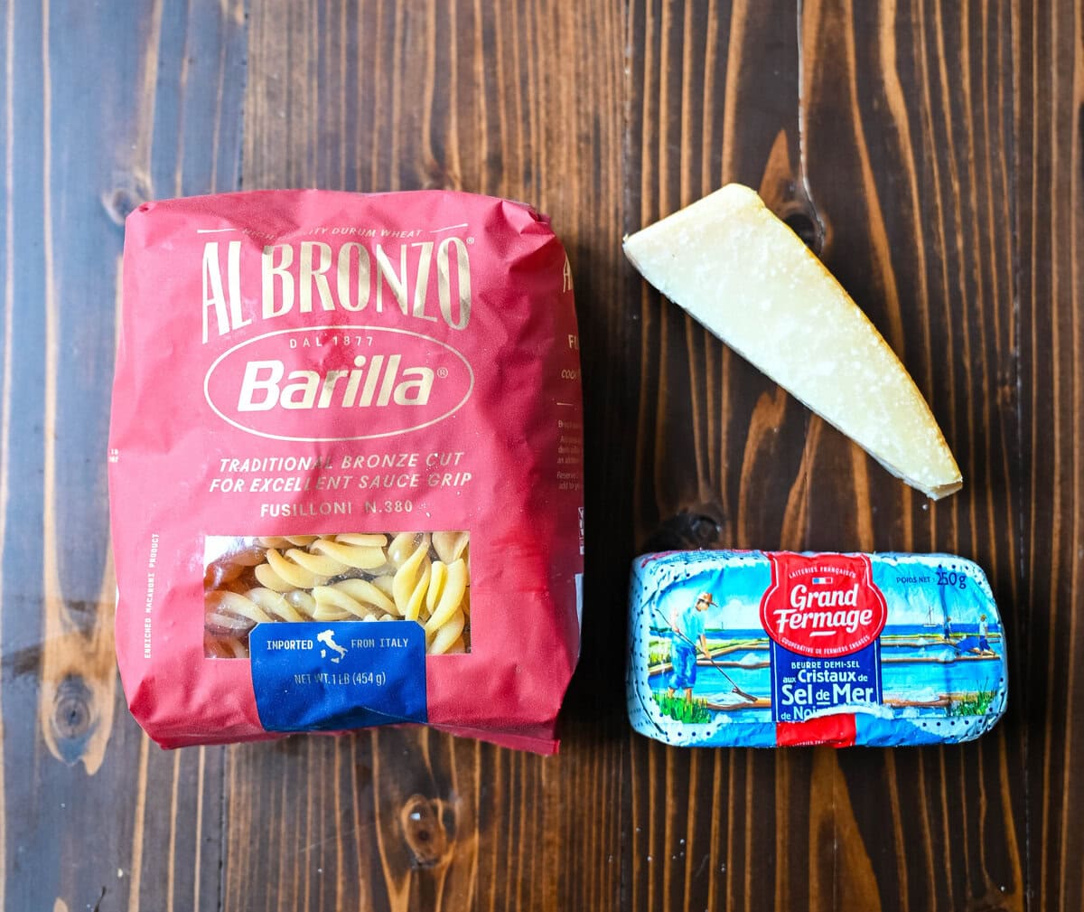 World's Best Buttered Noodles Ingredients. These buttered noodles are the easiest comfort food ever made with tender pasta, butter, and parmesan cheese. You only need 3 ingredients to make this butter parmesan pasta (also known as Burro e Parmigiano). 