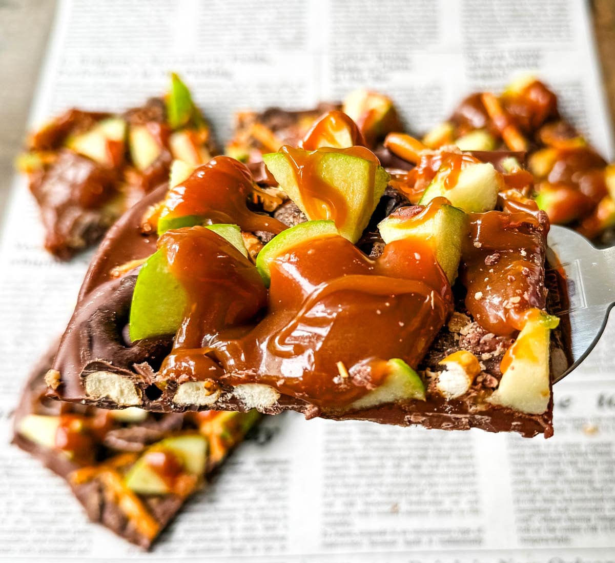 This Caramel Apple Bark is an easy no-bake Fall treat and made with fresh apples, buttery caramel, crunchy pretzels, and rich chocolate. This quick and easy Fall dessert is absolutely delicious and a crowd favorite!