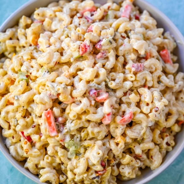 Tired of dry or bland macaroni salad? This creamy macaroni salad recipe is always a huge hit! Learn how to make the best creamy macaroni salad with this easy homemade recipe. Packed with crunchy vegetables, a rich mayo and sour cream dressing, and perfectly cooked pasta, this classic macaroni salad is always a crowd favorite.