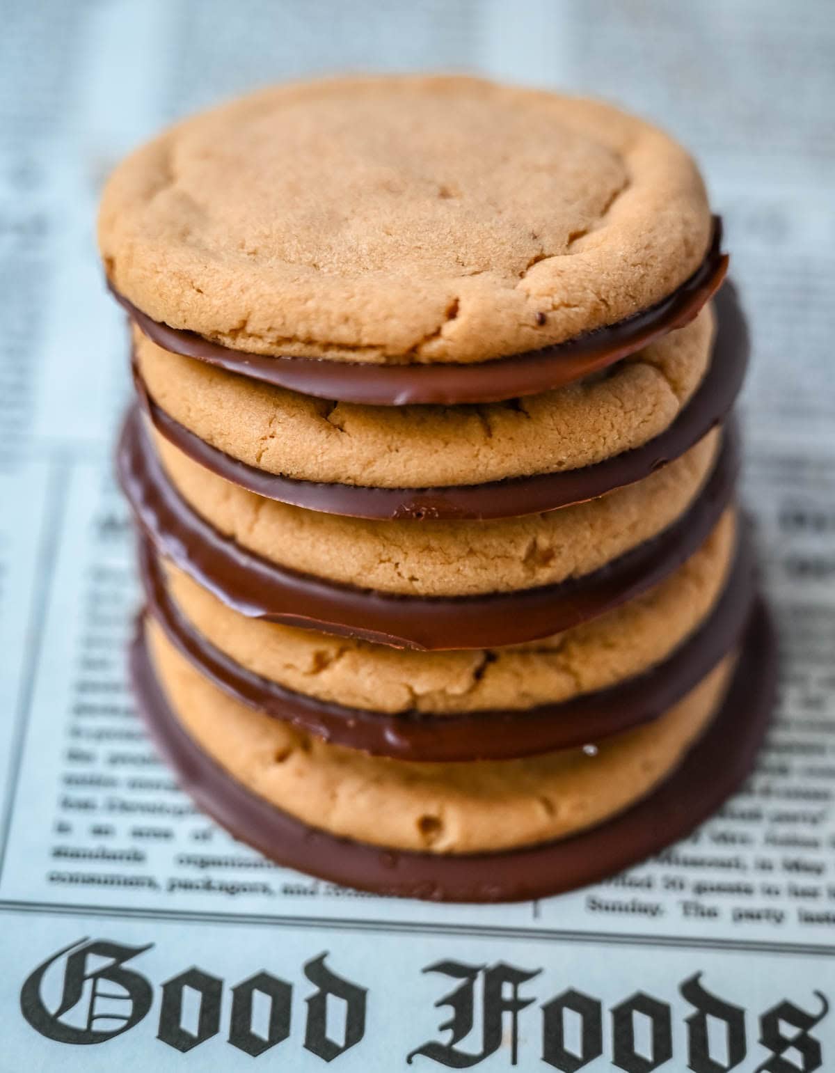 If you love the classic combo of peanut butter and chocolate, these Chocolate Bottom Peanut Butter Cookies are about to become your new favorite treat. These soft peanut butter cookies have crisp edges, chewy centers, and a smooth chocolate-coated bottom that adds the perfect rich finish.