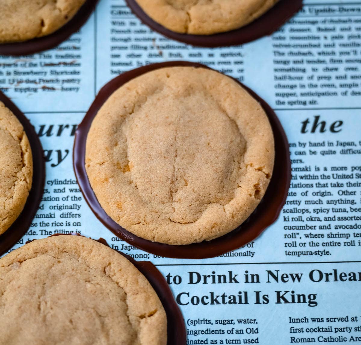 If you love the classic combo of peanut butter and chocolate, these Chocolate Bottom Peanut Butter Cookies are about to become your new favorite treat. These soft peanut butter cookies have crisp edges, chewy centers, and a smooth chocolate-coated bottom that adds the perfect rich finish.