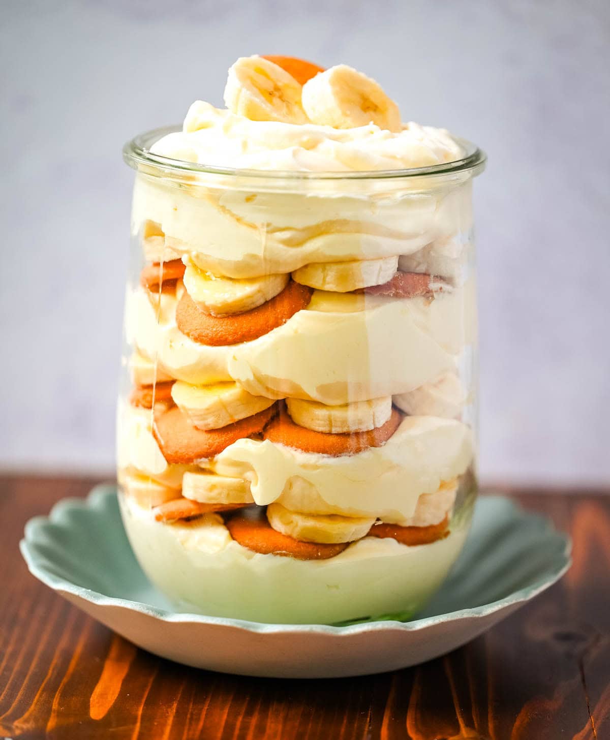 This Magnolia Bakery banana pudding recipe is a creamy, no-bake dessert made with layers of vanilla pudding, fresh bananas, and soft vanilla wafers. It’s light, fluffy, and perfectly sweet, with a texture that gets even better as it chills. If you’re looking for the best banana pudding recipe with condensed milk, this easy copycat version delivers that classic bakery flavor at home.