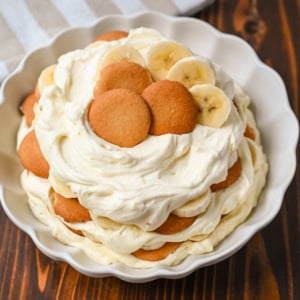 This Magnolia Bakery banana pudding recipe is a creamy, no-bake dessert made with layers of vanilla pudding, fresh bananas, and soft vanilla wafers. It’s light, fluffy, and perfectly sweet, with a texture that gets even better as it chills. If you’re looking for the best banana pudding recipe with condensed milk, this easy copycat version delivers that classic bakery flavor at home.