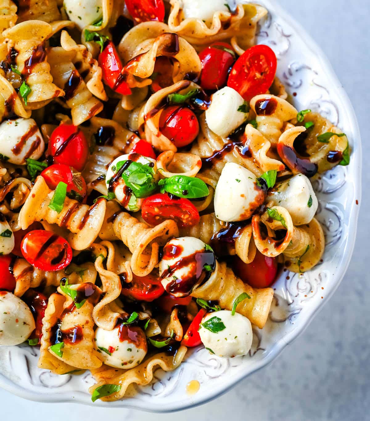 This Caprese pasta salad is a fresh, easy summer pasta salad loaded with juicy tomatoes, creamy mozzarella, and fresh basil. Tossed with olive oil and balsamic or a simple Italian dressing, it’s a light yet flavorful dish that comes together in minutes.