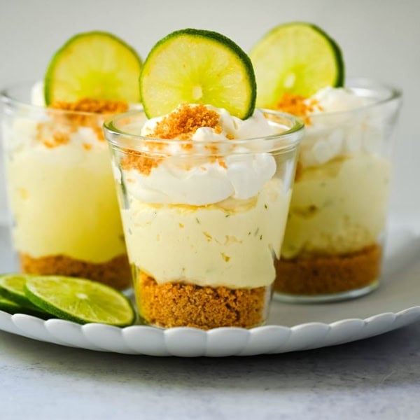 These key lime pie jars are a fresh, creamy twist on the classic key lime pie, made with layers of buttery graham cracker crust, tangy key lime filling, and fluffy whipped cream. Served in individual jars, they are perfect for entertaining or grab-and-go desserts.