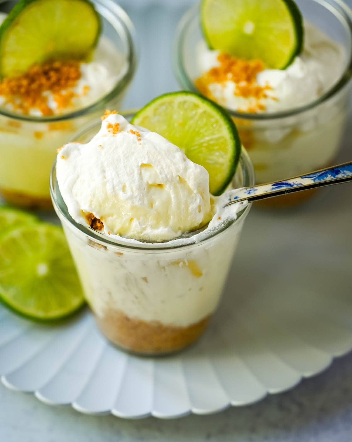 These key lime pie jars are a fresh, creamy twist on the classic key lime pie, made with layers of buttery graham cracker crust, tangy key lime filling, and fluffy whipped cream. Served in individual jars, they are perfect for entertaining or grab-and-go desserts.