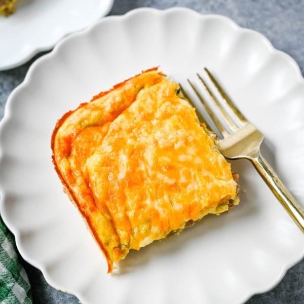 High Protein Turkey Sausage and Green Chile Egg Casserole. This high protein breakfast casserole combines turkey sausage, cottage cheese, cheddar, eggs, and green chiles for a hearty, low-carb make-ahead breakfast. With about 30 grams of protein per serving, this easy egg bake is perfect for meal prep, brunch, or feeding a crowd.